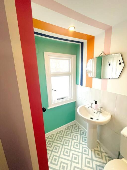 Colourful Apartment In Margate KENT エクステリア 写真