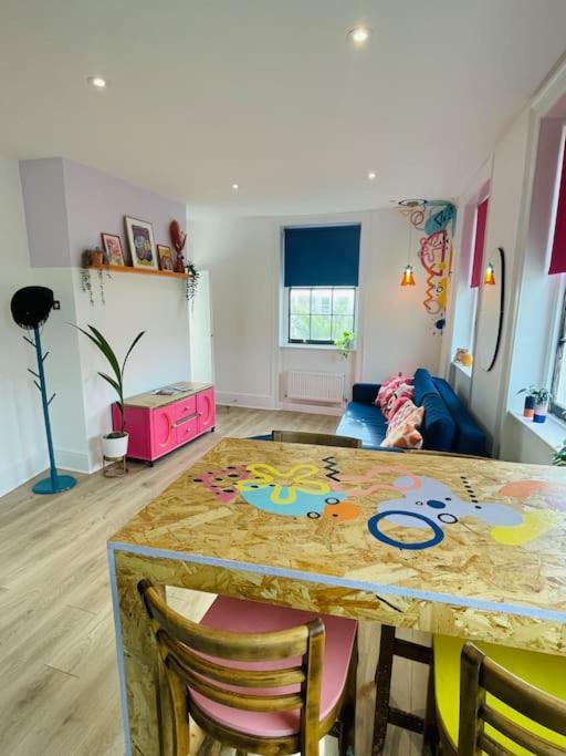Colourful Apartment In Margate KENT エクステリア 写真